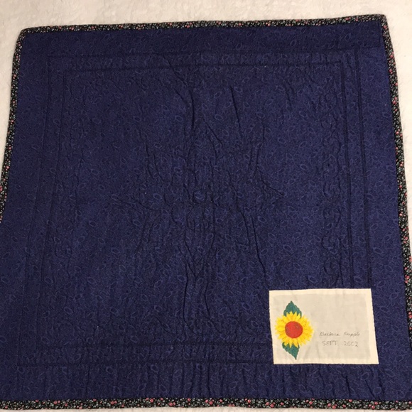 Mini quilt 24”x24” for table or wall. Handmade & high quality blue & multicolor - Picture 7 of 8